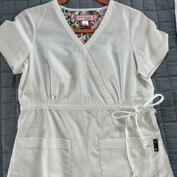 Brand New XS Koi scrub set - Picture 1 of 2